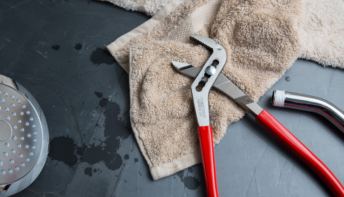 DIY vs. Hiring a Handyman